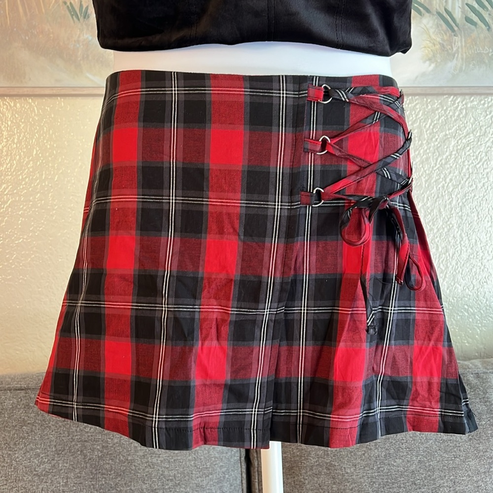 Red and Black Mini A-Line Skirt with Tie Front for Casual look